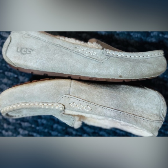 New UGGS Ansley Light Grey Slipper/Moccasins - Picture 9 of 14